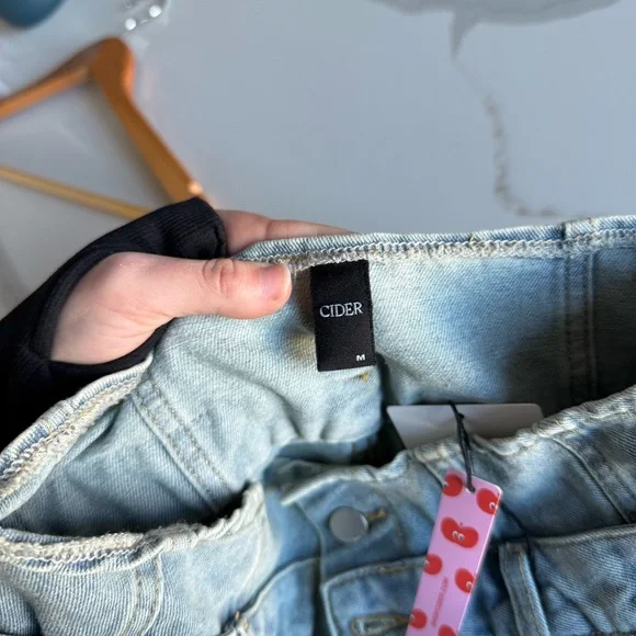 NWT Cider DOUBLE HIGH RISE SOLID BUTTON Wide Leg Jeans Light / Medium Wash - Picture 4 of 13